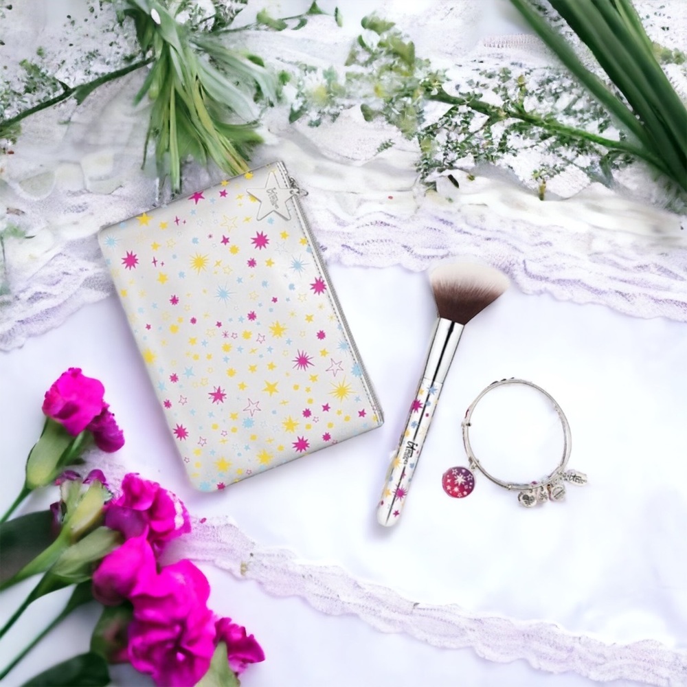 It Cosmetics Brush & Bracelet Set
